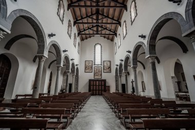 San Clemente Katedrali Teano şehrinin başlıca ibadet yeri ve Teano-Calvi piskoposluğunun merkezidir.