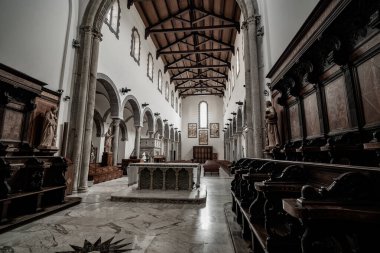San Clemente Katedrali Teano şehrinin başlıca ibadet yeri ve Teano-Calvi piskoposluğunun merkezidir.