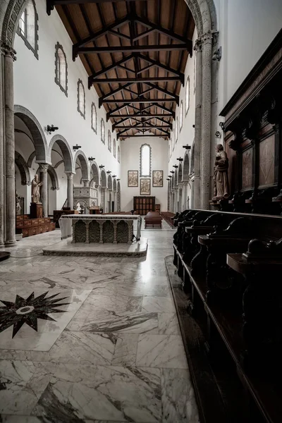 San Clemente Katedrali Teano şehrinin başlıca ibadet yeri ve Teano-Calvi piskoposluğunun merkezidir.