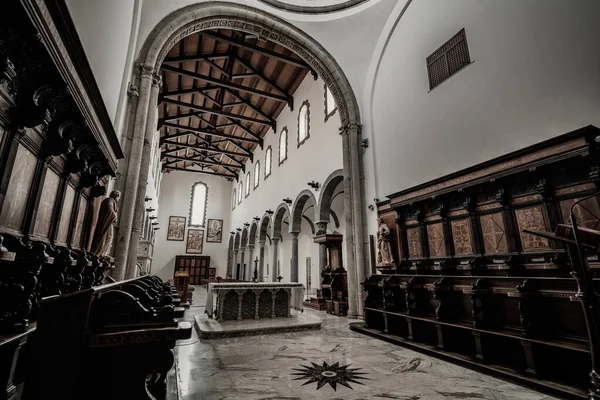 San Clemente Katedrali Teano şehrinin başlıca ibadet yeri ve Teano-Calvi piskoposluğunun merkezidir.