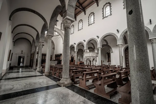 San Clemente Katedrali Teano şehrinin başlıca ibadet yeri ve Teano-Calvi piskoposluğunun merkezidir.
