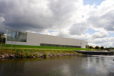 West Bend, Wisconsin USA - 27 Eylül 2025: West Bend, Wisconsin Sanat Müzesi.