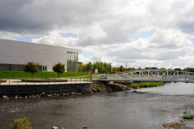 West Bend, Wisconsin USA - 27 Eylül 2025: West Bend, Wisconsin Sanat Müzesi.