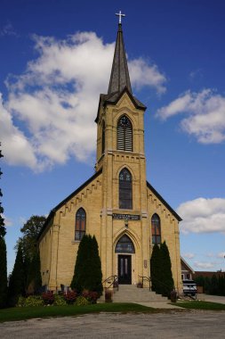 Fond du Lac, Wisconsin USA - 27 Eylül 2025: Tarihi Eski Hristiyan Kilisesi kırsalda halka hizmet ediyor.