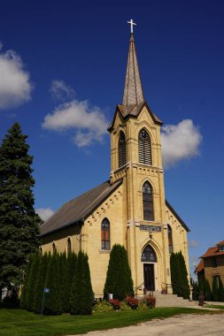 Fond du Lac, Wisconsin USA - 27 Eylül 2025: Tarihi Eski Hristiyan Kilisesi kırsalda halka hizmet ediyor.