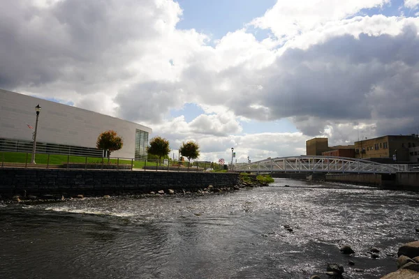 West Bend, Wisconsin USA - 27 Eylül 2025: West Bend, Wisconsin Sanat Müzesi.