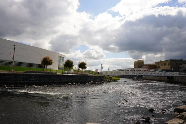 West Bend, Wisconsin USA - 27 Eylül 2025: West Bend, Wisconsin Sanat Müzesi.