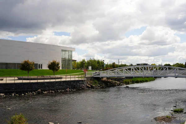 West Bend, Wisconsin USA - 27 Eylül 2025: West Bend, Wisconsin Sanat Müzesi.