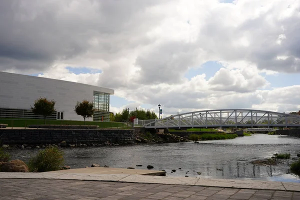 West Bend, Wisconsin USA - 27 Eylül 2025: West Bend, Wisconsin Sanat Müzesi.