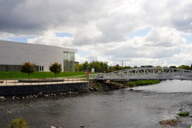 West Bend, Wisconsin USA - 27 Eylül 2025: West Bend, Wisconsin Sanat Müzesi.