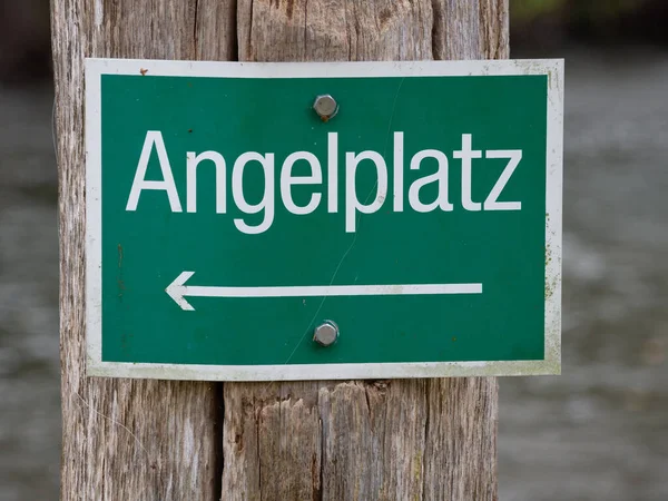 Yeşil Tabelada Almanca Angelplatz Yazıyor — Stok fotoğraf