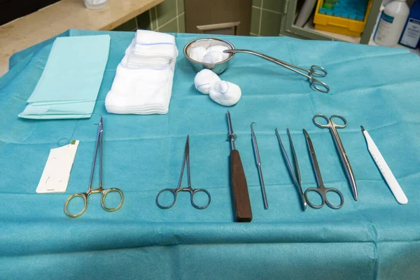 Chirurgische Instrumenten Voor Schroefverwijdering Bevinden Zich Een Operatietafel — Stockfoto