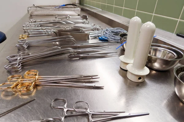 Čištěné Dezinfikované Nástroje Leží Sterilizačním Oddělení Nemocnice — Stock fotografie