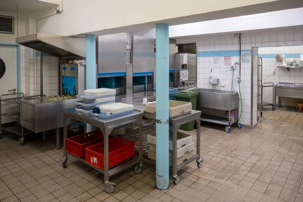 Einer Krankenhausküche Gibt Eine Spülleine — Stockfoto