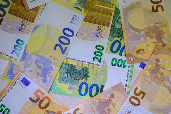 Divers Billets Euros Élevés Sont Étalés Côte Côte — Photo