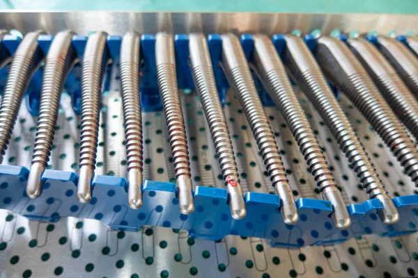 Een Instrumentenbak Bevat Raspen Voor Een Heupprothese — Stockfoto