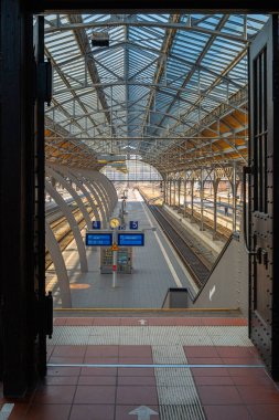Luebeck 'in terk edilmiş tren istasyonu.