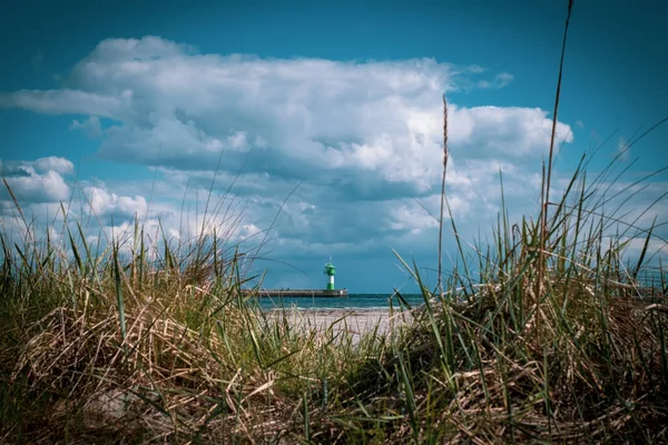 Dietro Dune Trova Faro Travemuende — Foto Stock