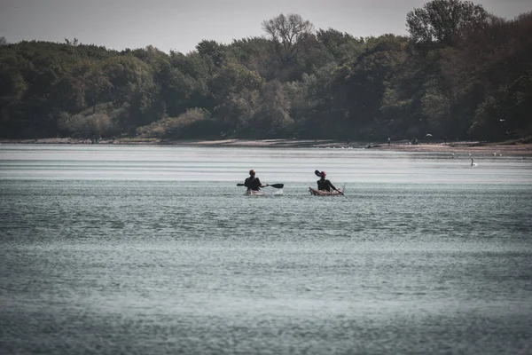 Dois Canoístas Remar Belo Tempo Mar Báltico — Fotografia de Stock