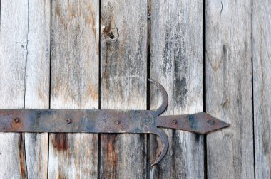 dövme eleman ile ahşap doku