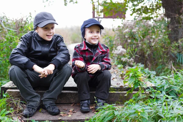 Children brothers country fall happy smile fall — Stock Photo, Image