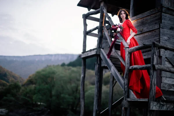 Princess Bride at the edge of an old wooden lake by the lake. Fairy tale. — Stock Photo, Image