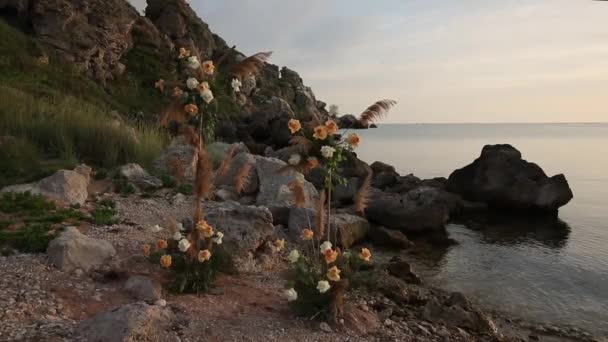 Arco de boda de rosas en estilo boho. Boda Boho eco. — Vídeos de Stock