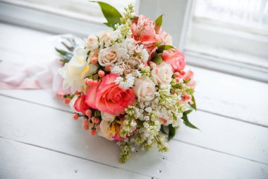 Pembe, narin, yüzüklü güller..