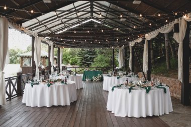 Yeni evliler için Boho düğün masası..