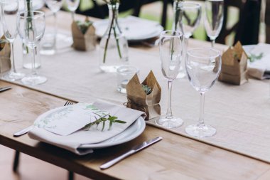 Yeni evliler için Boho düğün masası..