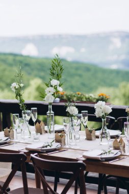 Yeni evliler için Boho düğün masası..