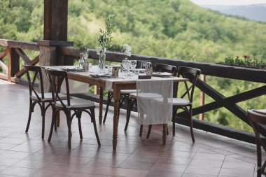 Yeni evliler için Boho düğün masası..