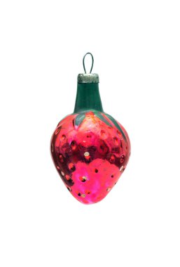 Eski Sovyet Noel ağacı süsü: parlak kırmızı çilek cam süslemesi yeşil başlıklı, beyaz üzerinde izole