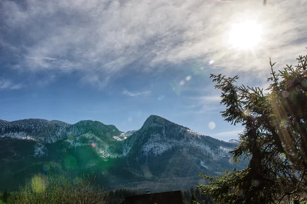 Montagnes ensoleillées d'hiver — Photo