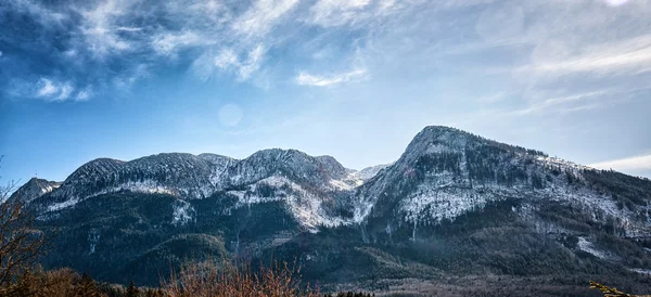 Montanhas de inverno ensolarado — Fotografia de Stock