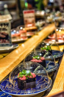 Kaiten Sushi Tipik Japon suşi Konveyör bant