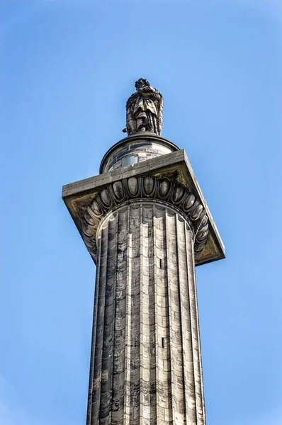 Melville Monumento en medio del jardín de la plaza de San Andrés . — Foto de Stock