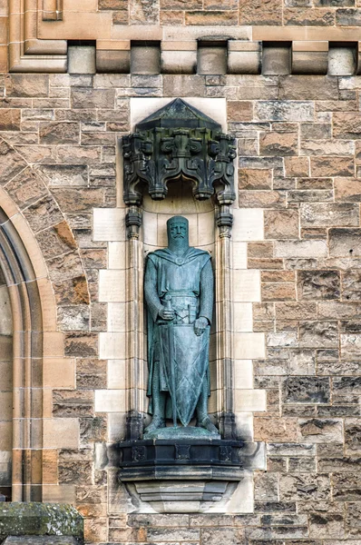 William Wallace vaktar ingången till Edinburghs slott i Skottland — Stockfoto