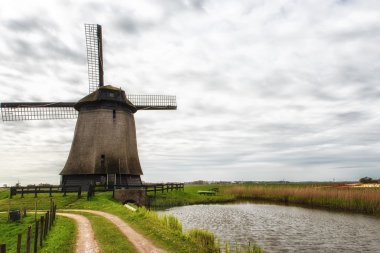 geleneksel Hollanda Yeldeğirmeni