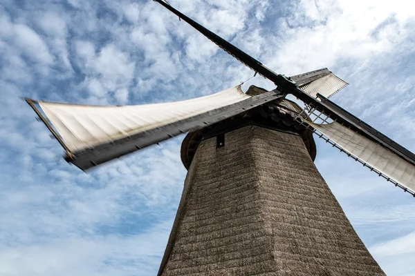 Hollanda Yeldeğirmeni