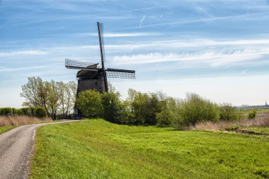 Geleneksel yel değirmeni manzara