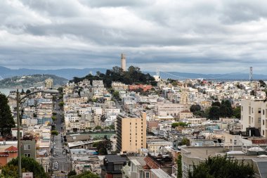 coit Kulesi'ni lombard Street san Francisco, california izlendi