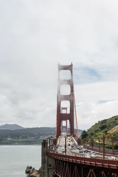 Ponte Golden Gate Com Tráfego Nevoeiro São Francisco Califórnia Eua — Fotografia de Stock