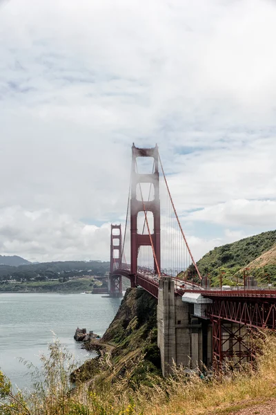 Ponte Golden Gate Com Tráfego Nevoeiro São Francisco Califórnia Eua — Fotografia de Stock