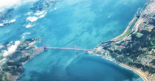 Вид с воздуха на мост Золотые Ворота Сан-Франциско — стоковое фото