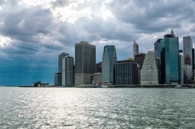 Manhattan siluetinin Brooklyn.