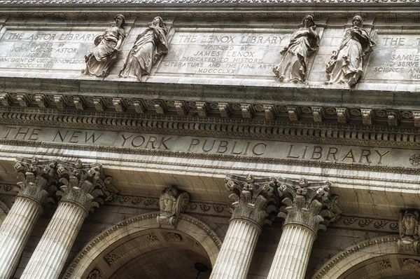 Фасадні Нью-Йоркська публічна бібліотека — стокове фото