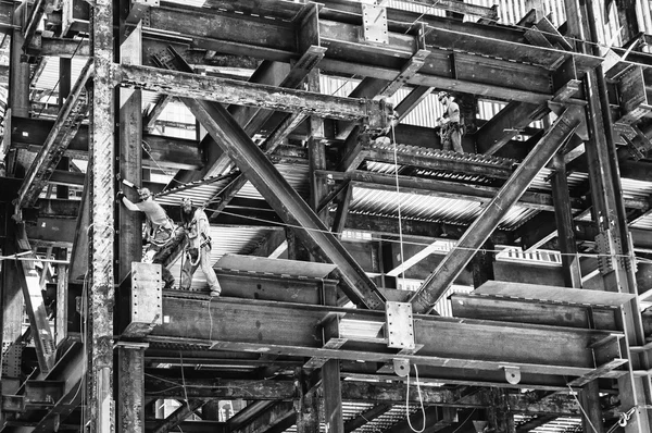 Trabajadores de la construcción en la obra . — Foto de Stock