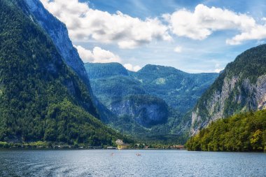 Hallstatt Gölü, Hallsttter. Avusturya, Salzkammergut 'da bir göldür..