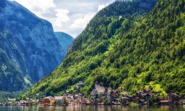 Avusturya 'nın güzel, tarihi maden kasabası Hallstatt.